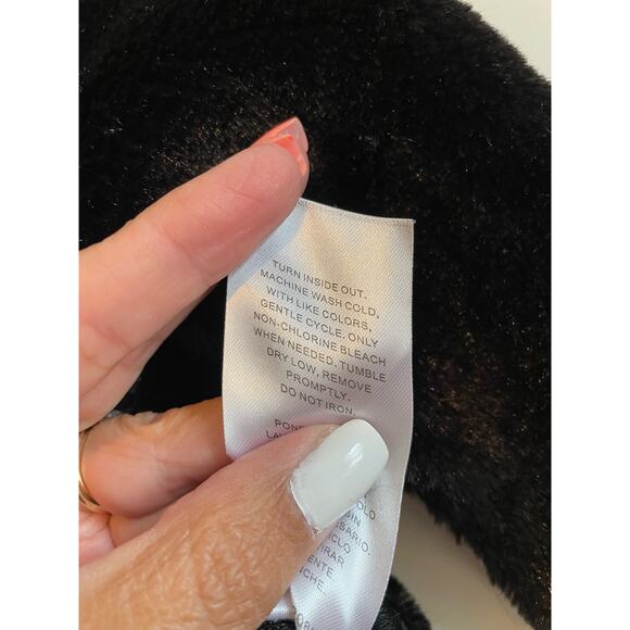 Tahari long sleeve black top faux fur sequin red plaid heart pockets Size 24 mo. - Picture 7 of 7